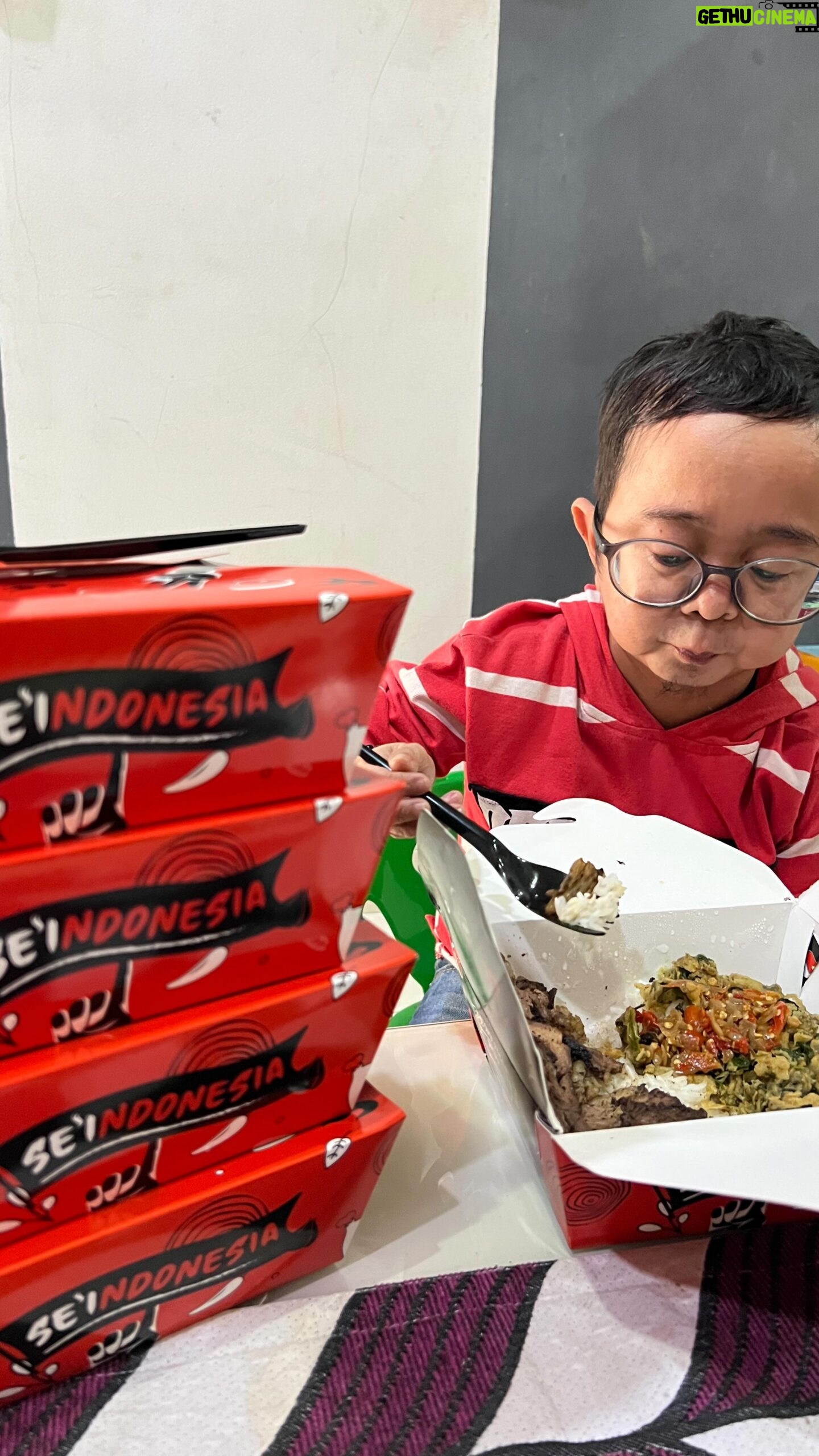 Daus Mini - 2.7K Likes - Mohon maaf atas ketidaknyamanannya kak Daus🙏
Dengan ini kami akan create menu “Kids Meal” agar anak2 Paud se-Indonesia juga dapat merasakan kenikmatan dari SE’INDONESIA🇲🇨
#SeIndonesia #Seijutarasa