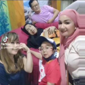 Daus Mini Instagram - Selamat Jalan Bunda @dg_kcp Mudah²an Husnul Khotimah...