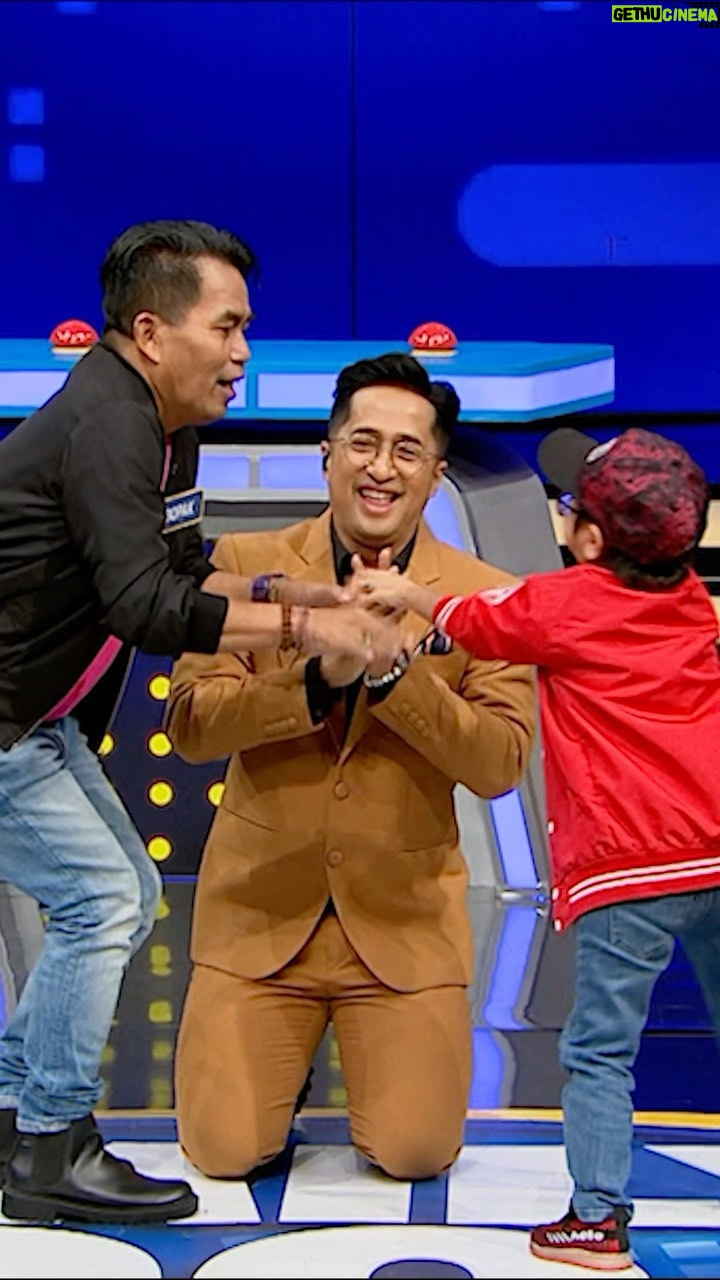 Daus Mini - 549 Likes - Emang boleh se-gemoyyy ini?!😂🤣
@officialmnctv @fremantleid #Family100 #Family100ID #FamilyFeud #FamilyFeudID #SurveiMembuktikan