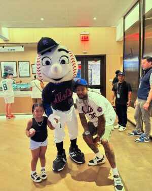 Dave East Instagram - Me & Kobi In Queens Wit It 😍 Shouts To The @mets Hospitality A1 💪🏾