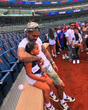 Dave East Instagram - Me & Kobi In Queens Wit It 😍 Shouts To The @mets Hospitality A1 💪🏾