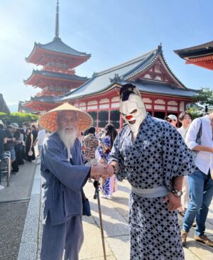 Dave The Clown Instagram - Hace un año yo era muy feliz en Japón 🇯🇵 😥