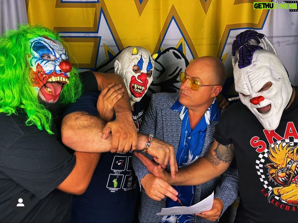 Dave The Clown - 331 Likes - Sucedió !!! Empezaron a llegar los contratos para Estados Unidos … por el momento es un NO! Tenemos luchas muy importantes en México con AAA , pero queda demostrado que lugar donde nos presentamos es lleno total y el público sale contento por eso nos hemos ganado un lugar . Gracias @therealjackfancy gracias @ewfempire nos vemos pronto … #tecargóelpayaso