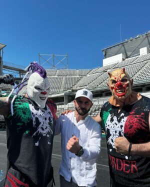 Dave The Clown Instagram - Aquí con @2000sxsiempre ya listos para @olafestacapulco @mundoimperialmx @arenagnpseguros
