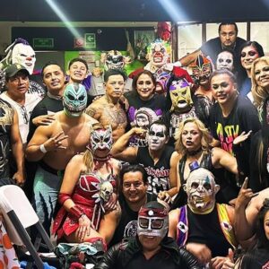 Dave The Clown Instagram - Domingo 12 de mayo 2024 . grupo de “el gran apache“ , tantas veces nos vimos entrenando , tratando de ser alguien en este deporte con muchas ilusiones y ayer en la función ver a tantos buenos luchadores demostrando que lo que aprendimos fue de alguien con mucha calidad , alguien que dejó su vida por este deporte , no me queda más que decir GRACIAS A MI PROFE CHULO Mario , mi tremendo EL APACHE , gracias por dejarme ser parte de esto e inculcarme el amor y el respeto por la lucha libre , espero no defraudarlo. Y muchas gracias en especial a @fabyapache_oficial por dejarme ser parte de esta función , sabes lo mucho que quiero a tu papá y todo lo que viví con el , siempre está en mi corazón y llevaré con orgullo a cada país y lugar donde me presente sus enseñanzas.