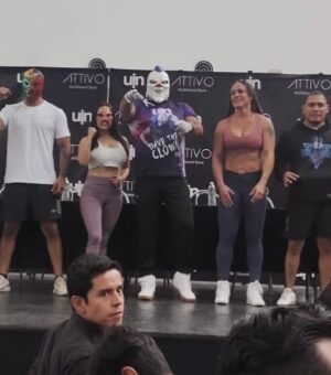 Dave The Clown Instagram - Muchas gracias a @uin.mx por la oportunidad de estar en sus diseños ,gran marca de ropa deportiva y de gran calidad . Ya pueden comprar en sus tiendas la ropa de UIN con diseños de @luchalibreaaa