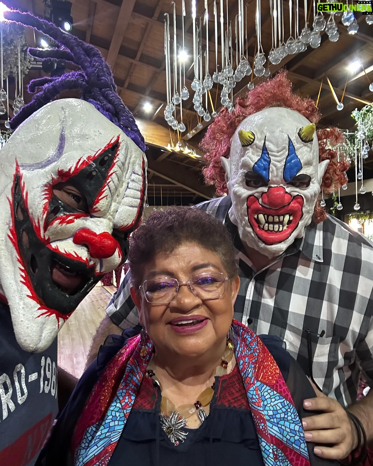 Dave The Clown - 349 Likes - Una reunión con la senadora @ernestinagodoyr_ con bastantes propuestas de mejora para nuestra lucha libre . Creo en usted Ernestina