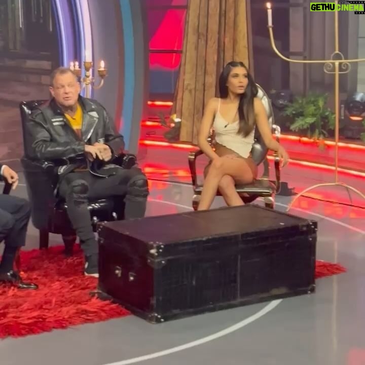 Dave The Clown - 1.2K Likes - DAVE VAN HELSING !!! El cazados de vampiros !!!! Jejeje una disculpita por lo de la lap top @vengalaalegria @azteca Venga La Alegría