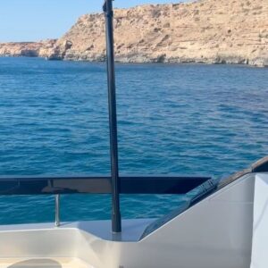 David Guetta Instagram - Having some days off with my family is the best to recharge the battery 🔋🛥️☀️
This @rivayacht is stunning 😍