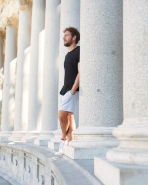 David Mora Instagram - A veces hay que dejar caer tus pilares, para poder construirte de nuevo 🏛