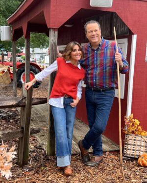 David Venable Instagram - @davidvenableqvc and @amystranqvc giving us all the good fall vibes! 🤩🌾🍂✨

Tune in every Thursday starting tomorrow, 8/8 at 10pm ET, for the premiere of the new limited series, “It’s Fall Y’all” with David and Amy! 🎃