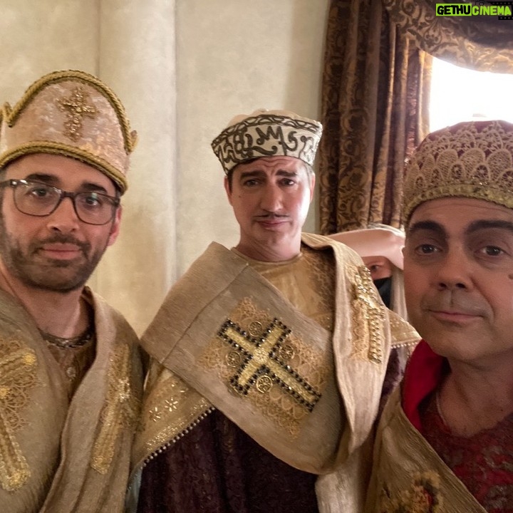 David Wain - 4.5K Likes - Had to pinch myself getting to be part of @historyoftheworld part 2, along with old friends @kenmarino @joelotruglio and newer friend @jillianbell - in the 8th (and final) episode which is now streaming on @hulu
Congrats to @nickkroll @ikebarinholtz @iamwandasykes and their whole team
...and of course to the legendary Mel Brooks whose movies my Dad introduced me to as a kid. Without him, my life wouldn't be the same and my work wouldn't exist.
