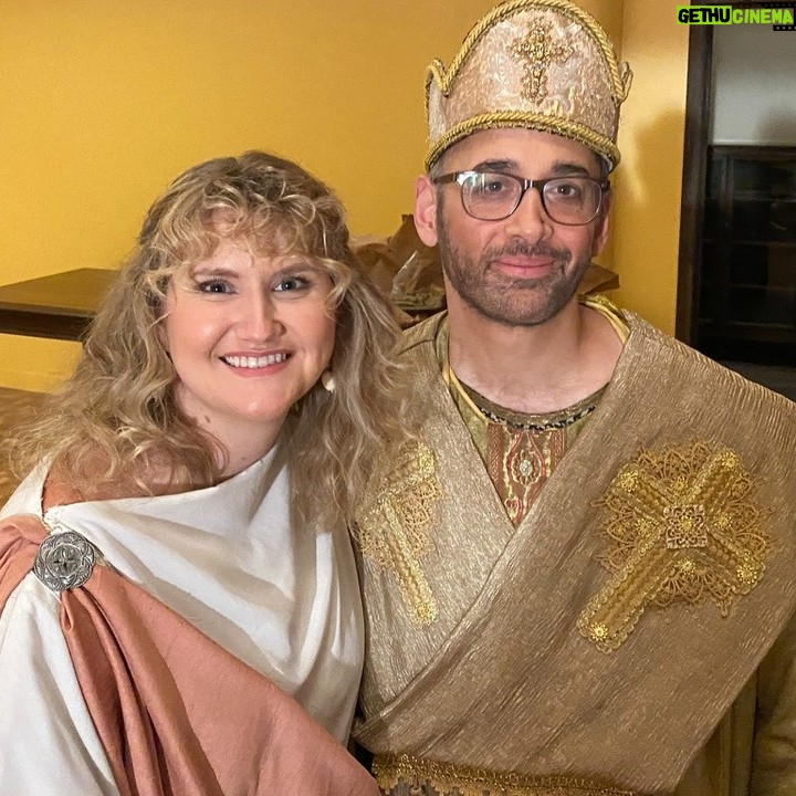 David Wain - 4.5K Likes - Had to pinch myself getting to be part of @historyoftheworld part 2, along with old friends @kenmarino @joelotruglio and newer friend @jillianbell - in the 8th (and final) episode which is now streaming on @hulu
Congrats to @nickkroll @ikebarinholtz @iamwandasykes and their whole team
...and of course to the legendary Mel Brooks whose movies my Dad introduced me to as a kid. Without him, my life wouldn't be the same and my work wouldn't exist.