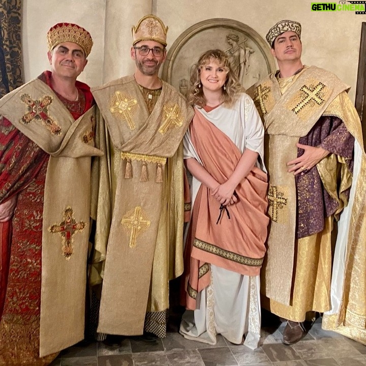 David Wain - 4.5K Likes - Had to pinch myself getting to be part of @historyoftheworld part 2, along with old friends @kenmarino @joelotruglio and newer friend @jillianbell - in the 8th (and final) episode which is now streaming on @hulu
Congrats to @nickkroll @ikebarinholtz @iamwandasykes and their whole team
...and of course to the legendary Mel Brooks whose movies my Dad introduced me to as a kid. Without him, my life wouldn't be the same and my work wouldn't exist.