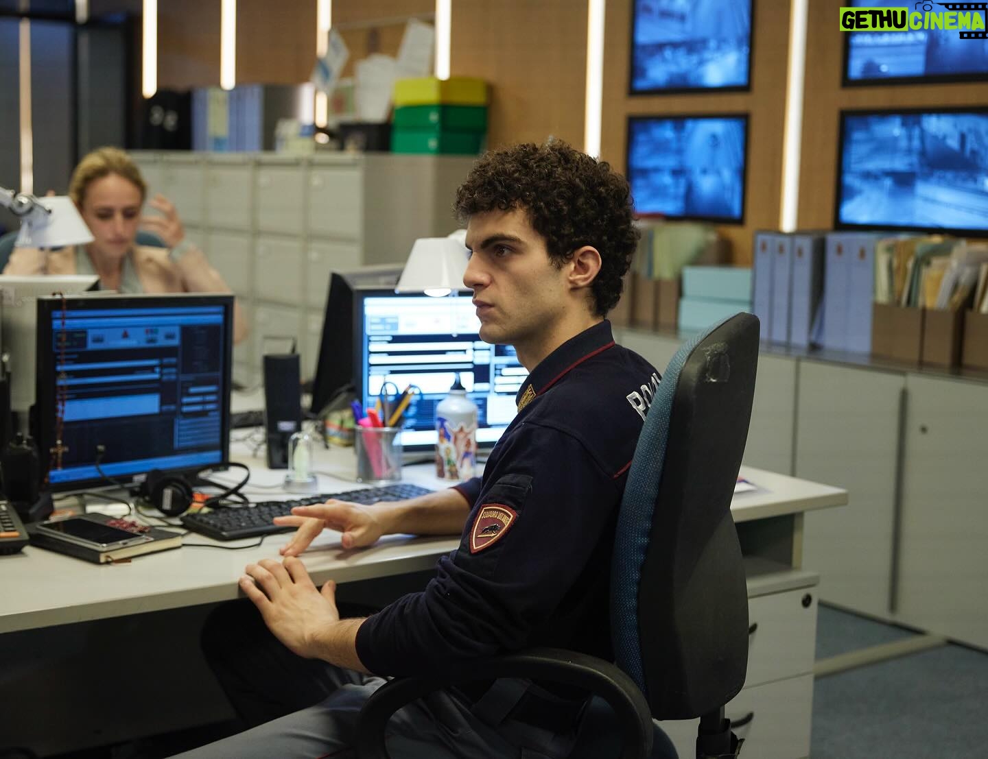 Davide Calgaro - 3.8K Likes - #noactivity su @primevideoit
Spero vi stia divertendo quanto mi sono divertito io a interpretare Nicola, un poliziotto fervente cattolico, un personaggio che come potete immaginare mi rappresenta al 100%.
Un enorme grazie a @valeriovestoso e a @groenlandia_film per la fiducia e per avermi permesso di condividere il set con due attrici incredibili come @carlasignorisreal ed @emanuela_fanelli ❤️