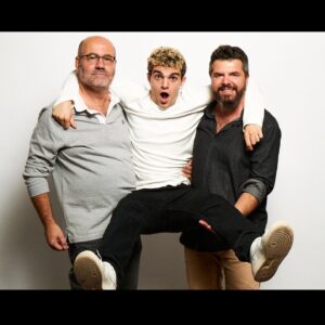 Davide Calgaro Instagram - Ieri sera è andata in onda l’ultima puntata di “The Roast”.
Grazie a tutti per i messaggi e l’affetto che mi avete dimostrato!
Non avevo mai fatto niente di simile ed è stata un esperienza incredibile, dall’inizio alla fine.
Quando me l’hanno proposto avevo molti dubbi e continuavo a chiedermi se ne fossi in grado, se mi sono convinto a farlo è solo grazie alla fiducia che ho per le persone che mi circondano.
Ci tengo molto quindi a ringraziare coloro con cui lavoro da sempre e senza i quali non combinerei una mazza: la mia agente del cuore @katia_tellone e il mio socio e amico @groucho27 . Grazie a voi per aiutarmi a crescere sempre💙
Inoltre voglio ringraziare la squadra incredibile con cui ho lavorato: @barbascura_x , @giordanofolla (per i lunghi pomeriggi di agosto trascorsi a scrivere🍁) il boss @antolosito (per avermi sopportato e supportato), gli operatori @antonio_miorin e Maurizio Musumeci, il fonico @darrenkrenna (grazie mille regaz), @cristianoogro per la sua gentilezza, Daniele Titta, Andrea, Diego, la redazione di Stand By Me e il mio ufficio stampa @claudiascuderi 🙏🏻 Infine un grazie enorme a @costylongo e ovviamente @comedyitalia per la fiducia e l’occasione che mi hanno dato.
Di nuovo grazie a tutti coloro che ci hanno seguito. 
Alla prossima🐸