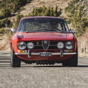 Davide Cironi Instagram - NEW VIDEO #YOUTUBE
Non è mai stato un segreto che io abbia un debole per tutta la serie #105 #GT, ma davvero non avrei mai pensato che mi saltasse fuori una #1750 #Veloce seconda serie targata AQ senza neanche averla cercata. Quando fu per la Delta, almeno quella era inserzionata su un sito di annunci, qua invece è stata direttamente la macchina a venire da me. Non comprarla sarebbe stato praticamente impossibile, oppure un rimpianto a vita!
#AlfaRomeo #Giulia #GT1750