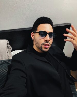 Dawin Instagram - I’m 10 different people 10 days a week 😩