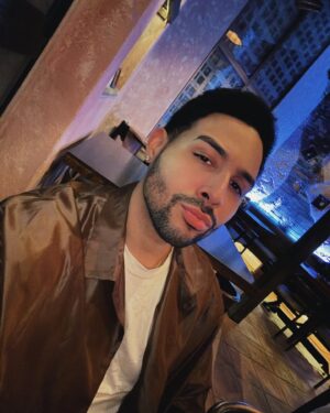 Dawin Instagram - I’m 10 different people 10 days a week 😩