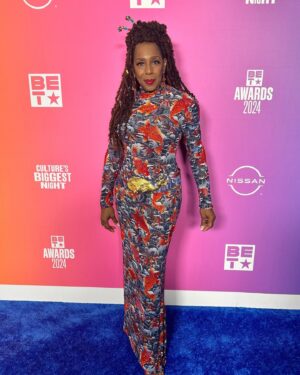 Dawnn Lewis Instagram - I had an amazing time last night at the @BETAwards! It was great being able to attend with my ADW family @therealdebbieallen, @iamcreesummer, @darrylmbell, @charlenebrown1, @kadeemhardison and his daughter Sophia. We had the honor of presenting the award for Best New Artist, congratulations @tyla. So great seeing so many of my friends including @kingofbingo and @erniehudsonofficial. It was such an amazing night, thank you @BET ❤️

Hair & Makeup: @therealsirtony 
Dress: @lsodesigns 
Accessories: @versace 

#betawards #adifferentworld #adwtour #bet #awardshow #friendship #anighttoremember #adifferentworldtour