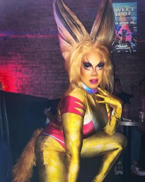 Dax ExclamationPoint Instagram - I am a cat. I’m only dressed in disguise. I’ll hypnotize you when you look in my eyes. I am a cat so if you hurt me I’ll bite. 

@homosuperiorpodcast @theuncannyexp @geeksout @awesomecons @tradebardc #feral #xFactor #mutantAndProud #catStuff #catNonsense 

(hair and wig supplies provided by @ardawigs 

#facebassfoundation from @indibeat_cosmetics

Suit pattern by @cyanmandesigns ) 😻😸😺😾