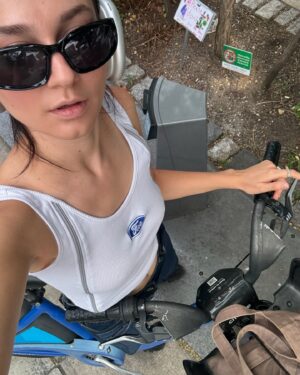 Daya Instagram - Walking fast