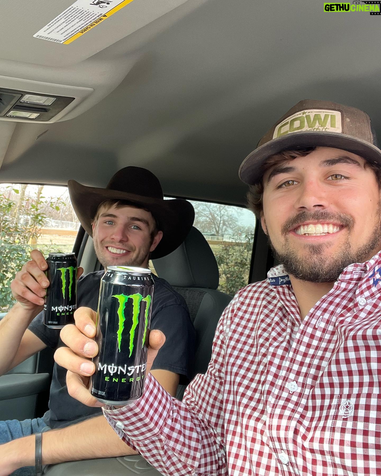 Daylon Swearingen - 4.2K Likes - @monsterenergy getting us through the day! #teammonster
.
.
#pbr #pbrworldchampion #monsterenergy #goodmorming