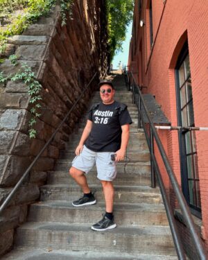 Daz Black Instagram - Today while on tour! We stopped by to see the stairs from The Exorcist! And the house from the iconic poster! Such a cool experience and there were so many fans of the movie too!