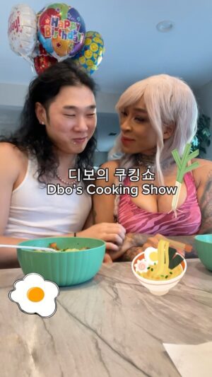 Dbo Instagram - 출출할땐 라면이지 근데 토핑을 좀 넣어봤어!! 🍜🍳🧀🍖🧅🥢
나 은퇴하면 분식집 할까 😂😂😂 
#디보의쿠킹쇼 #디보 #dbo #라면 #해장라면 #세상라면 #내가꿈을이루면