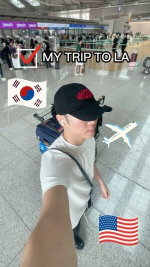 Dbo Instagram - 한국에서 엘레이까지, 디보의 여행기 공개!🛫✈️
어디로 갔을까? 무엇을 했을까? 사실 별건 없어 😆
내 일상을 너네들에게 공유하고 소통하려는 내 첫 시도야!!
그 첫번째 하루는...🎬
From Korea to LA, Dbo’s travelogue is revealed! 🛫✈️
Where did I go? What did I do? Actually, there’s nothing much 😆
This is my first attempt to share and communicate my daily life with you guys!!
The first day... 🎬