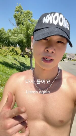 Dbo Instagram - 가만히 있으면 가마니로 본다니까? 😂😂
Let‘s achieve our goal together 👊🐾