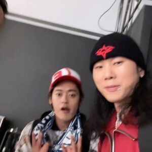 Dbo Instagram - 요즘 힙합 씬에서 20만 뷰라니 대박!!👽너네가 최고야 고마워!! 우리의 진심 담긴 랩으로 이만큼 모았다는 게 자부심을 갖게 돼 😤😤 열심히 해서 얻은 결과라 나한텐 200만 뷰 값어치야! 꿈을 향해 열정적으로 나아가면 작아 보이는 성과도 큰 의미가 돼🍀 모두가 자신의 길을 걷길 바래!! 너도 할수 있어! 🫶🫶🫶

200k views in Korea’s hip hop scene, that’s huge!! 👽 You guys are the best, thank you!! I’m so proud that our heartfelt rap has gathered this many views 😤😤 It’s a result of our hard work, so to me, it’s worth 2million views! If you passionately pursue your dreams, even small achievements can have great meaning 👊 I hope everyone walks their own path, let’s go! 🫶🫶🫶