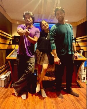 Debattama Saha Instagram - Are you ready for this? 
Super excited for this collaboration..♥️♥️

#newsong #debattamasaha #fahmaankhan ##tabishpasha