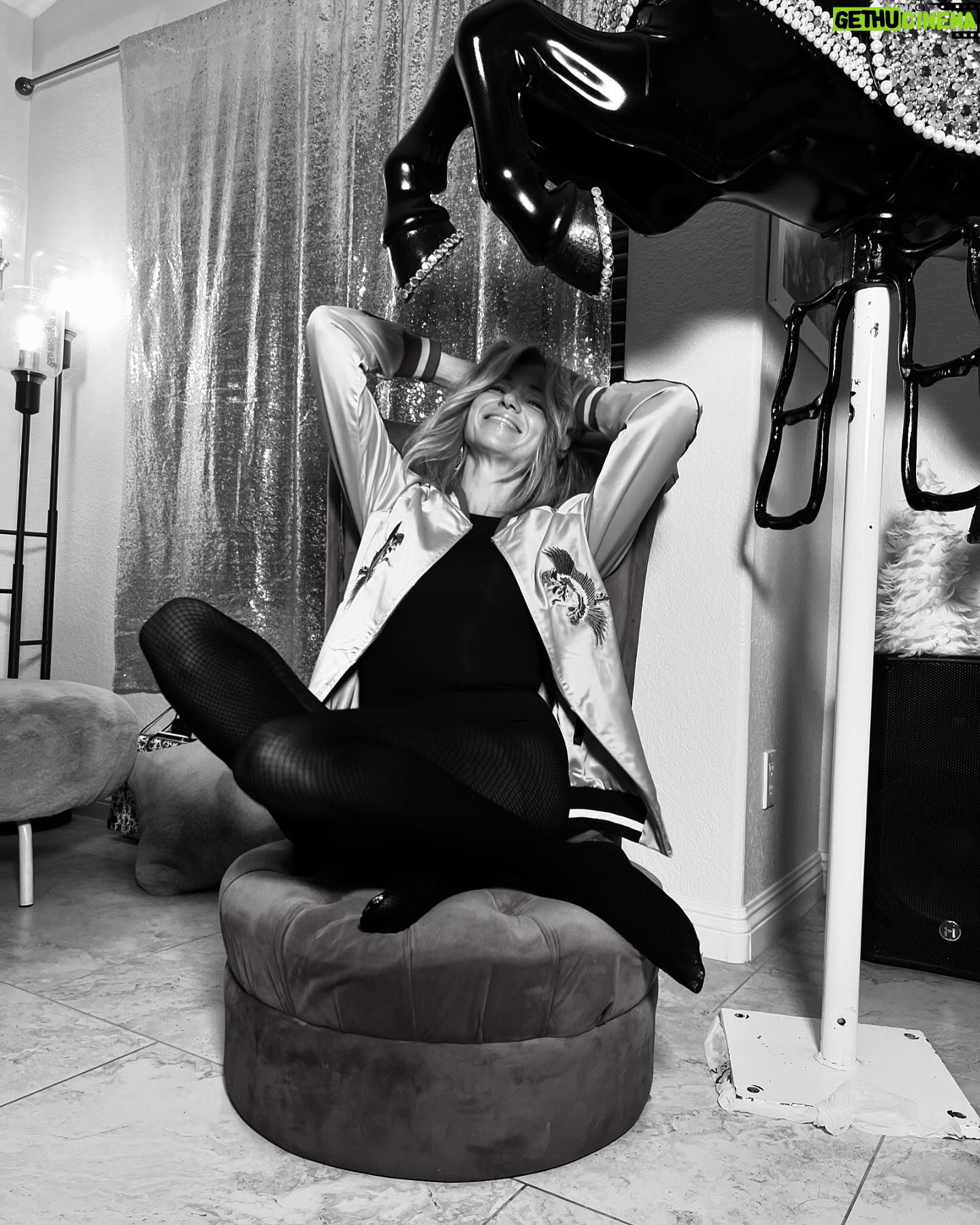 Debbie Gibson - 12K Likes - Friday night in Vegas 🩷🎠
#lasvegas #vegasbaby #carousel
#m