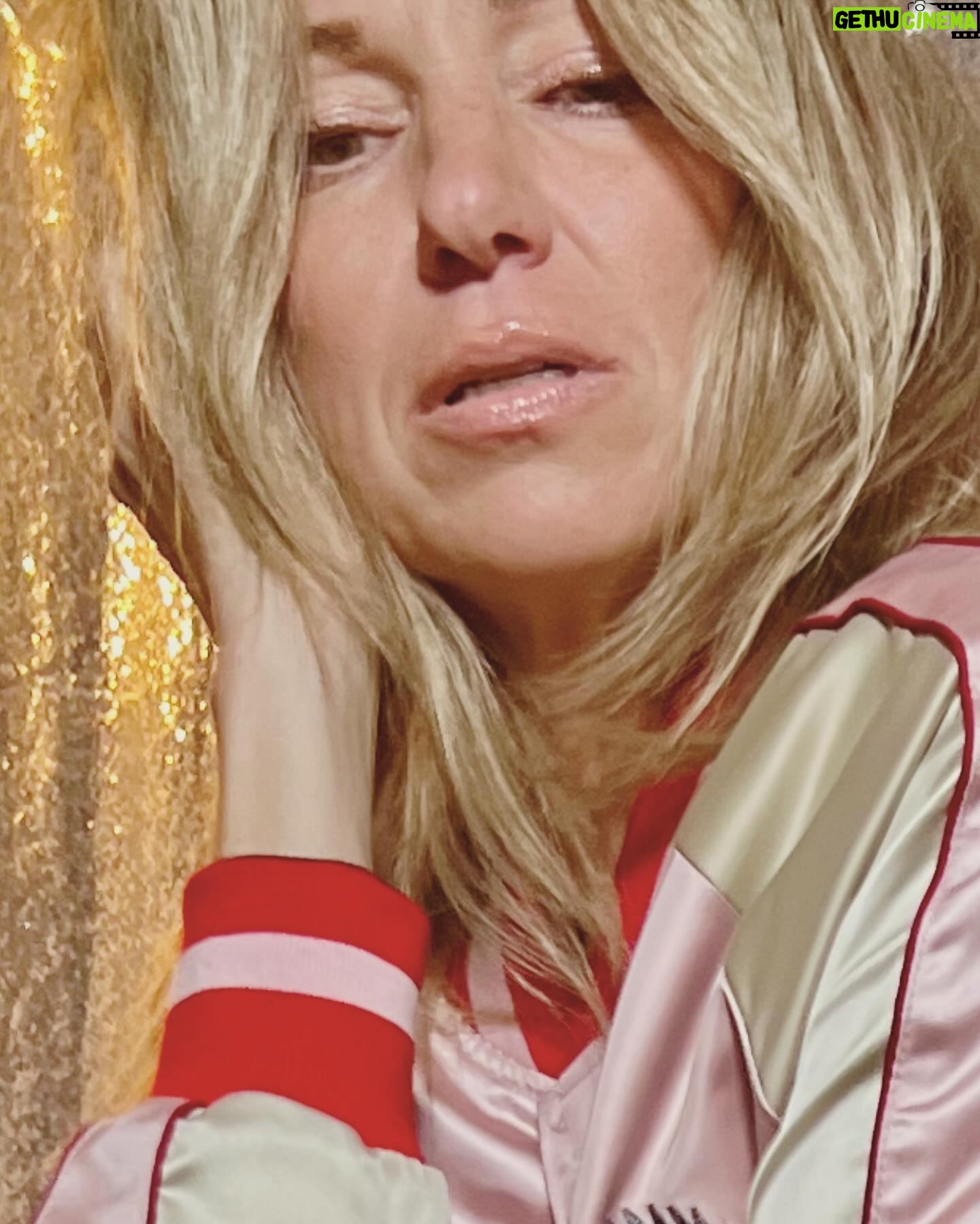 Debbie Gibson - 12K Likes - Friday night in Vegas 🩷🎠
#lasvegas #vegasbaby #carousel
#m