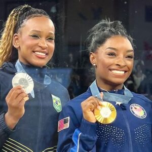 Débora Bloch Instagram - @rebecarandrade nossa medalhista de prata pela segunda vez em Olimpíadas e, agora, a mulher com mais medalhas do Brasil! Maravilhosa! ✨ 🥈✨