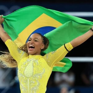 Débora Bloch Instagram - @rebecarandrade nossa medalhista de prata pela segunda vez em Olimpíadas e, agora, a mulher com mais medalhas do Brasil! Maravilhosa! ✨ 🥈✨