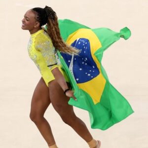 Débora Bloch Instagram - @rebecarandrade nossa medalhista de prata pela segunda vez em Olimpíadas e, agora, a mulher com mais medalhas do Brasil! Maravilhosa! ✨ 🥈✨