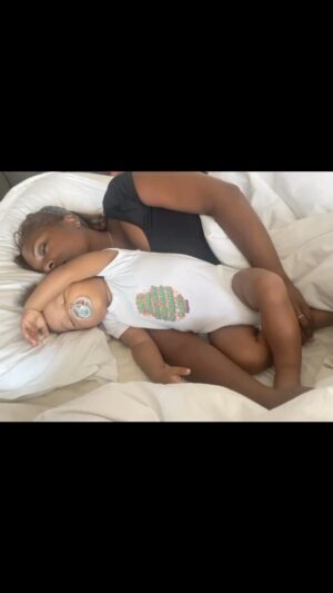 Deborah Joy Winans Instagram - 💜💜💜💜💜 #MyLittleLove #LookinLikeMyBigLove  #Repost @tjwill33  I get so much love from so many people, but…

“Ain’t a woman alive that could take my mama’s place” 
 - Tupac
 - TD Williams

To: @deborahjoywinans 
Love: TD 💙
Stylist - uncle @woodbigsity & Aunti @jemelehill
