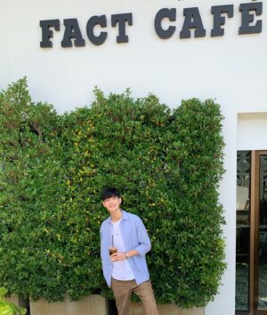Dechphisit Jarukornapiwat Instagram - ☀️แดดอุ่นๆเชียงใหม่ แบบนี้ต้องไปหาที่เช็คอิน Fact Café!

☕️Ice Latte เย็นๆคือคีย์ใจมากคับบ!!
📍ร้านใกล้บ้านสุดๆ ติดถนนเลียบคันคลองชลประทาน 
ร้านเปิดเวลา 8.00-17.00 น. (หยุดทุกวันจันทร์)
#FactCafé #คาเฟ่เชียงใหม่