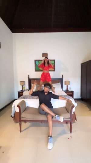 Deepika Damu Instagram - 🗣️: Marriage will lead to a significant change in life, as you won’t be able to travel and have fun like before.
And have to be romba “PORUPPANA PAIYAN 
“ and “ADAKKAMANA PONNU”🙃

Le us: Ana Naan (Naanga) apdi illa Di😂😂

Travel Partner: @aladdinholidays

#deepuuofficial #deepikadamu #manojjacksonofficial #momuandbittu #explorepage #interest #trending #trendingreels #deeluvzu #deepuu #newbeginnings