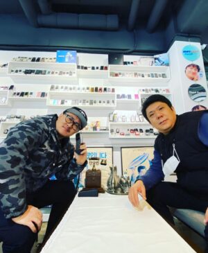 Defconn Instagram - 휴대폰만 4000대를 수집한 
어마어마한 친구분을 만나고 왔습니다 
자세한 내용은 유튜브 #데프콘tv 에서
확인하세요!! #데프콘의친구찾기 
#휴대폰 #올드폰 #수집