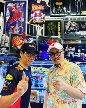 Defconn Instagram - 유튜브 데프콘의 친구찾기 
이번엔 해외에서 난리난 
한국의 피규어 커스텀 작가분을 만나고 왔습니다! 
놀라운 작품들을 구경하세요!
#데프콘 #친구찾기 #볼보승범