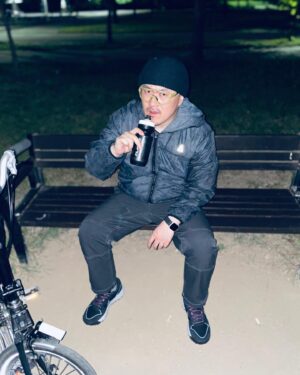 Defconn Instagram - 땀뻘뻘 #야간라이딩 
나는 자전거가 조하
#브롬톤 #나이키 #acg #nightriding😎