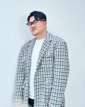 Defconn Instagram - 이 재킷도 예뻐서 잘 어울리지 않음? 😁