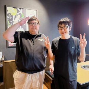 Dekakin Instagram - はいじぃさんとのエモすぎる写真です✨

はいじぃさんとはYouTuberがまだほとんど認知されてなかったときからの付き合いで、初期から何度もコラボさせて頂きとても仲良しで尊敬してる人です！！！

はいじぃさんのチャンネルでは今日公開されてて、デカキンの方の動画は数週間後に公開されます！！！お楽しみに！！！✨