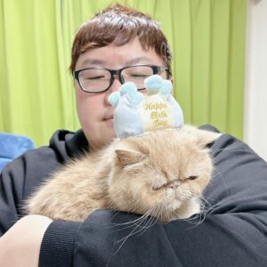Dekakin Instagram - ブチャ吉の5歳の誕生日です！！！

もう5年もたってるなんて、、、、本当に月日がたつのは早いです！ブチャ吉いつも朝お越しにデカキンのお腹に乗りに来てくれてありがとう！！！疲れてる時にそっと側にいてくれてありがとう！！！ブチャ吉、本当に誕生日おめでとう！！！