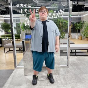 Dekakin Instagram - YouTubeのチャンネル登録者数120万人突破しました!!!🎉㊗️🎊イェイイェイイェイイェイぱふぱふぱふぱふイェイイェイイェイイェイ👐✨
今叶えたい夢が4つあるのでそれに向かって頑張ります!!!
・デカキンの人生のフルコース作る
・M-1で公式チャンネルに載る【1回戦は突破!!!🎊次は2回戦】
・貧乏になる覚悟で大豪邸を買う。もしくは賃貸。
・2023年12月14日までに10kg痩せて140kgになる。