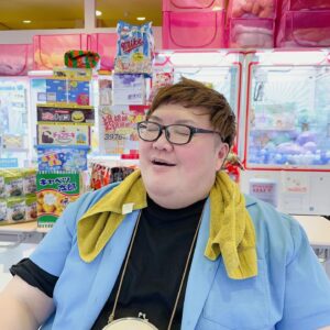 Dekakin Instagram - なんとデカキンの顔はめパネルがあるクレーンゲーム屋さんの動画を投稿しました!!!🎉
子デカキンは超レアです!!!🤣笑
※『クレーンゲーム3万円で何キロ取れるのか?!』の動画のやつです!!!
さて何kg取れたのでしょうか?!

#PR #おたいち #OTAICHIPOPWORLD