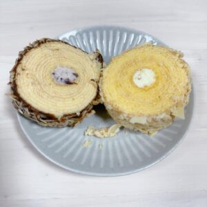 Dekakin Instagram - 深夜にお菓子を食べたらブチャ吉とミニたんの飯テロになってました、、、😆笑

食べてるのは姫路で買った、ラストサムライの撮影の時にトム・クルーズが爆買いしたバームクーヘンです。

#cat #ねこのきもち